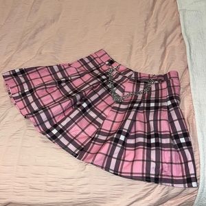 ✨PINK PLAID SKIRT WITH CHAIN✨